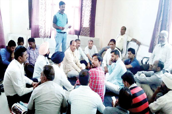1556013058 electricity employe
