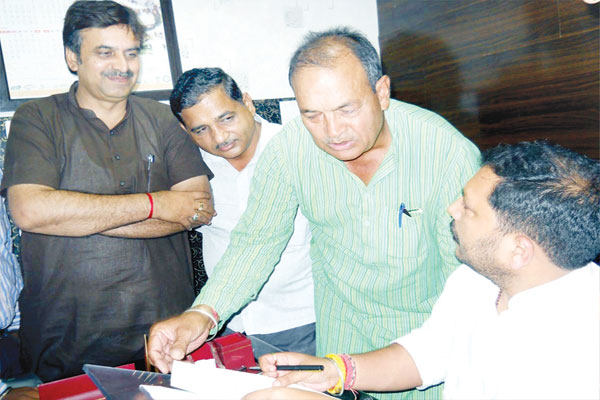 1556013085 janta darbar