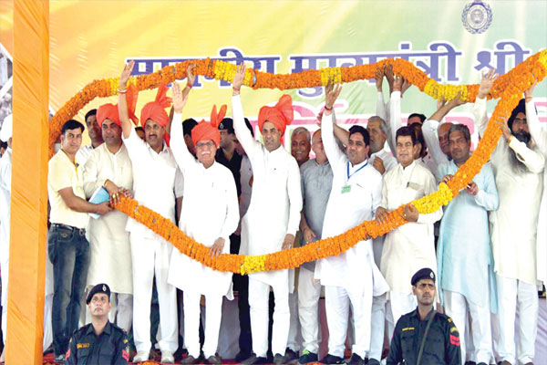 1556013569 cm khattar