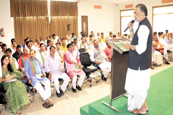 1556014810 radha mohan singh