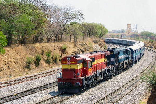 1556020443 train service