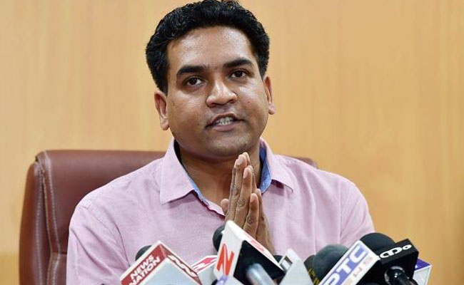 1556029956 kapil mishra1