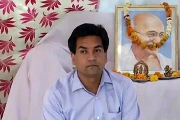 1556030038 kapil mishra