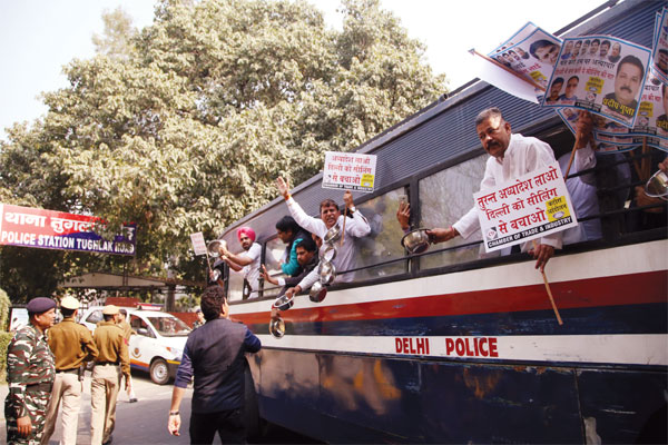 1556030184 delhi sealing