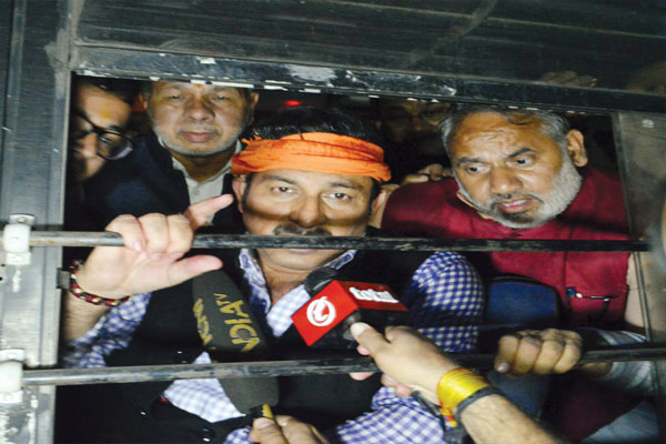 1556030301 manoj tiwari 1