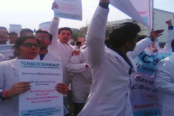 1556030576 aiims march