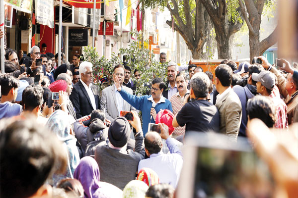 1556030712 kejriwal sealing