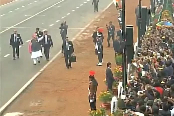 1556030815 modi60019