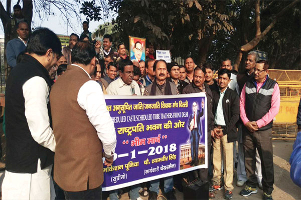 1556030944 teacher protest