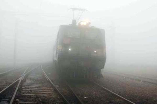 1556030961 fog in delhi