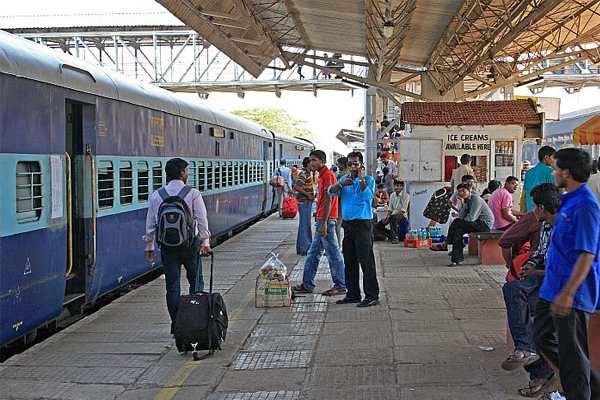 1556030982 railway station600