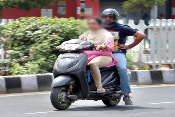 1556031373 without helmet