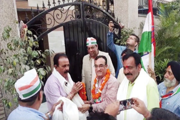 1556031830 ajay makan 2