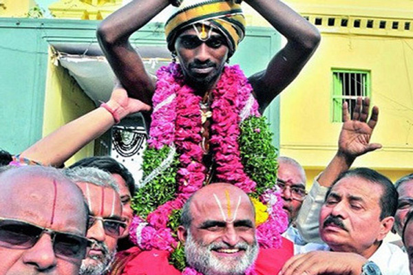 1556086366 dalit pujari mamla