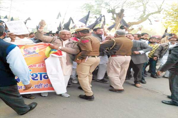 1556088576 karni sena