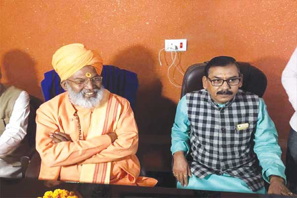 1556088587 sakshi maharaj