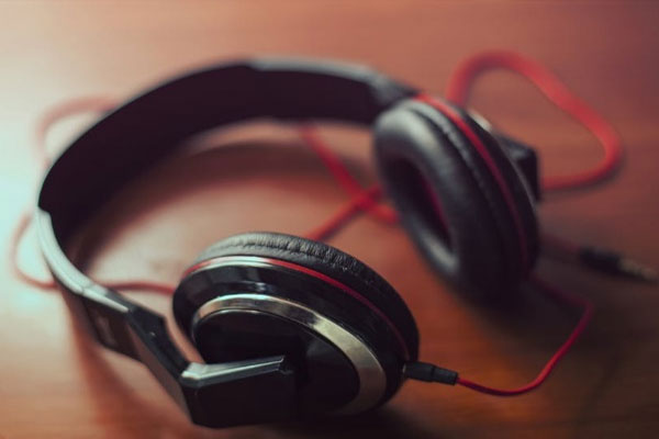 1556094461 headphone