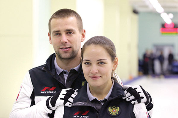 1556095536 couple medal