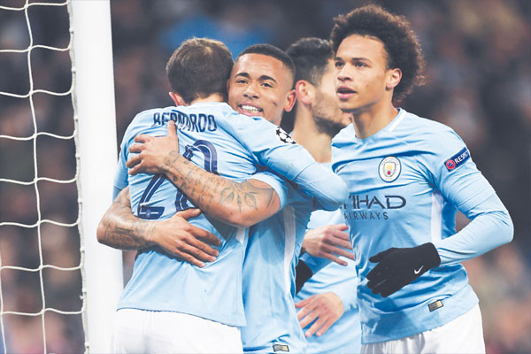 1556095686 football