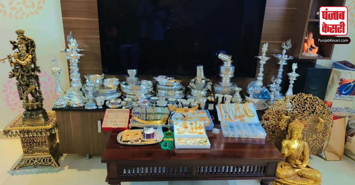 13 सरकारी अधिकारियों के ठिकानों पर छापेमारी