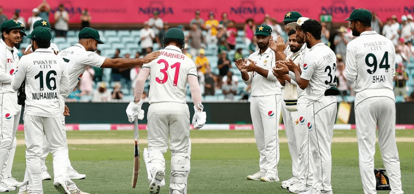 David Warner receives Guard of Honour