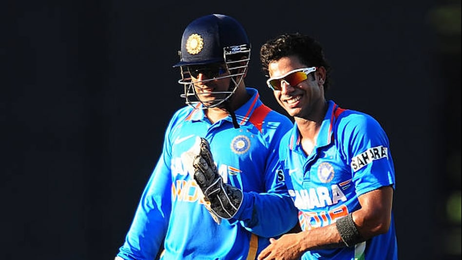manoj tiwari with dhoni