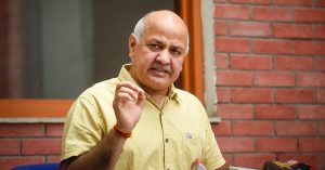 आप-बीजेपी के बीच तीखी जुबानी जंग: सिसोदिया और पूनावाला का बयान
