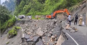 Nepal Landslide : नेपाल में बाढ़ और भूस्खलन से 10 लोगों की मौत, सात लापता