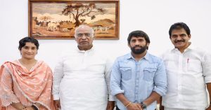 विनेश फोगाट ने कहा- जब हमें सड़क पर घसीटा जा रहा था, तब कांग्रेस हमारे साथ खड़ी थी
