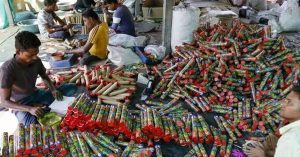Firecrackers Ban in Delhi : दिल्ली सरकार ने वायु प्रदूषण के मद्देनजर एक जनवरी तक पटाखों पर प्रतिबंध लगाया