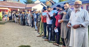 Jammu-Kashmir Elections के अंतिम चरण में लोगों का दिखा उत्साह, 65.48 फीसदी मतदान