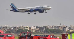 Mumbai-Delhi इंडिगो विमान को बम से उड़ाने की मिली धमकी, अहमदाबाद में हुई इमरजेंसी लैंडिग