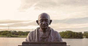 America के सिएटल सेंटर में महात्मा गांधी की प्रतिमा का अनावरण किया गया