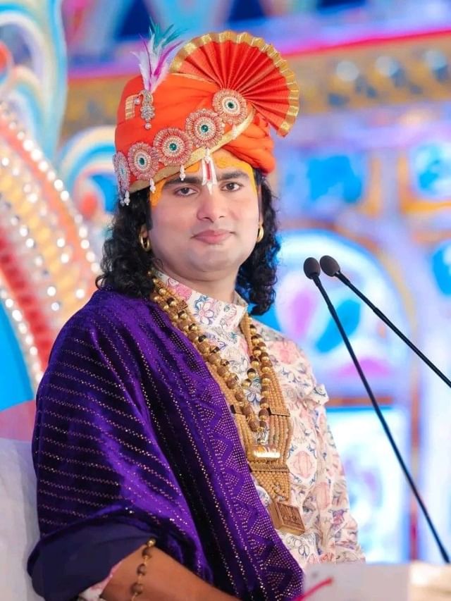 aniruddhacharya-ji-maharaj-net-worth