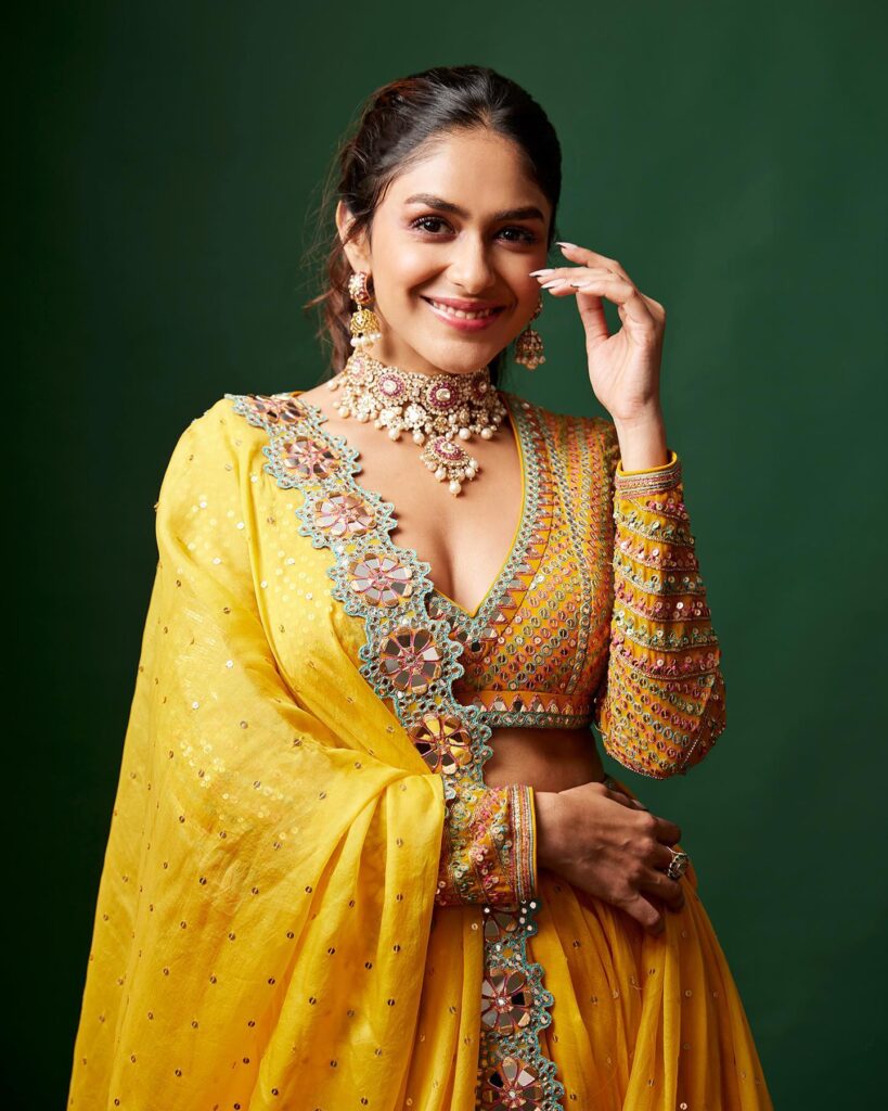 1359896 mrunalthakur167375935230160345063057820372658966811 1