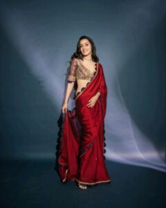 Shraddha Kapoor Saree Looks: इस फेस्टिव सीजन श्रद्धा कपूर की इन साड़ी लुक्स को कॉपी कर ढाएं कहर