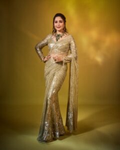 Madhuri Dixit Saree Looks: 50 प्लस ट्राई करें ‘धक-धक गर्ल’ माधुरी के लेटेस्ट साड़ी कलेक्शन