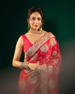 Rakul Preet Singh Latest Pics: साड़ी पहन एक्ट्रेस ने कैमरे के सामने दिए किलर पोज, देखें तस्वीरें