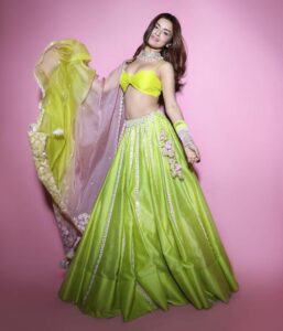 Avneet Kaur Ethnic Look: Wedding Season में Attractive दिखने के लिए Best हैं Avneet के ये Outfits
