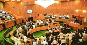 PDP द्वारा अनुच्छेद 370 को बहाल करने के प्रस्ताव के बाद नई जम्मू-कश्मीर विधानसभा में पहले दिन हंगामा