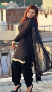 Avneet Kaur Suit Designs : Chhath Puja में पहनें Avneet Kaur के ये Suit Designs