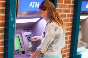 Tech Tips: बिना ATM Card के भी निकाल सकते हैं से ATM से पैसे, जानें कैसे