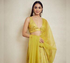 Kiara Advani Makeup Look: ग्लैमरस लुक के लिए Kiara Advani  से लें Makeup Tips