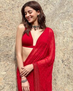 Red Outfits for Wedding: शादी से लेकर पार्टी तक में खूब जचेगा लाल रंग, देखें फैंसी डिजाइन और करें स्टाइल