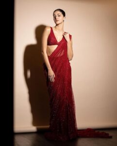 Red Saree For Wedding :इस वेडिंग ग्रीन थीम को डिच कर कैरी करें ये सेलेब इंस्पायर्ड रेड साड़ी, दिखेंगी खूबसूरत