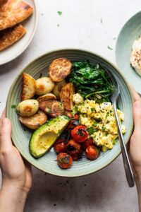 Breakfast Ideas: सर्दियों में बनाएं ये Breakfast, आसान के साथ है फायदेमंद