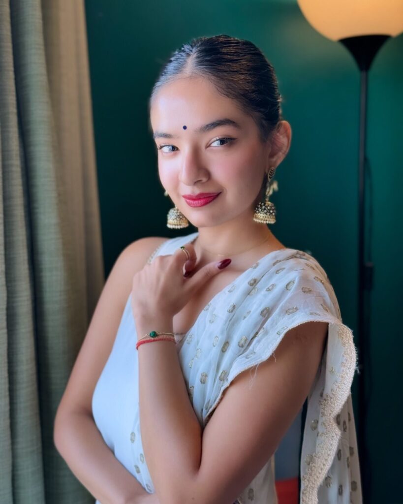 1361373 anushkasen0408173113878834973681046543518701640808634