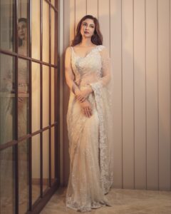 Saumya Tandon Looks: एक्ट्रेस सौम्या टंडन के सुपर स्टाइलिश मॉडर्न ब्लाउज डिजाइंस देख लें इंस्पिरेशन