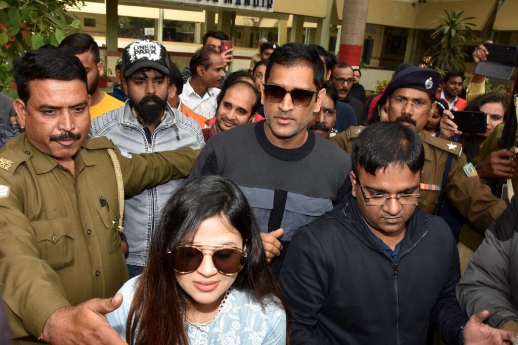 1362411 Dhoni