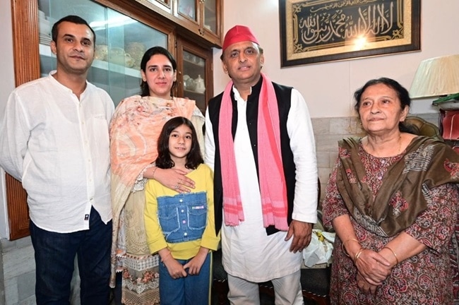 1362435 akhileshyadavt 1